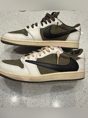 Men’s Nike Air Jordan’s Travis Scott’s Low TopSneakers-Olive Green/White size 11